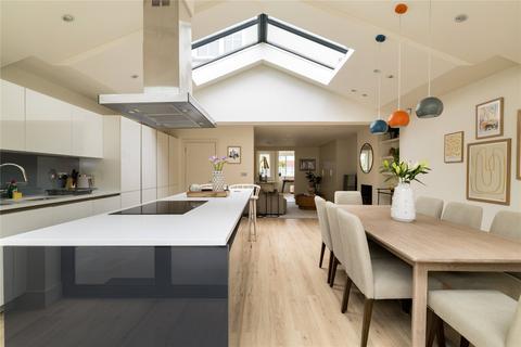 4 bedroom end of terrace house to rent, Lyndhurst Avenue, London, NW7