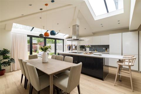 4 bedroom end of terrace house to rent, Lyndhurst Avenue, London, NW7