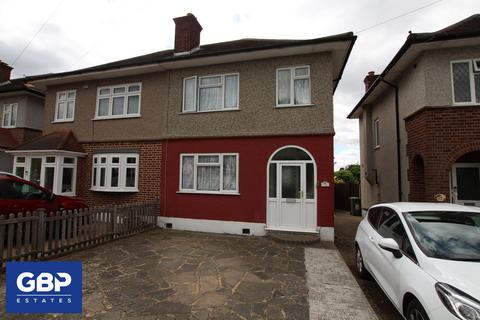 3 bedroom semi-detached house to rent, Lowshoe Lane, Romford, RM5