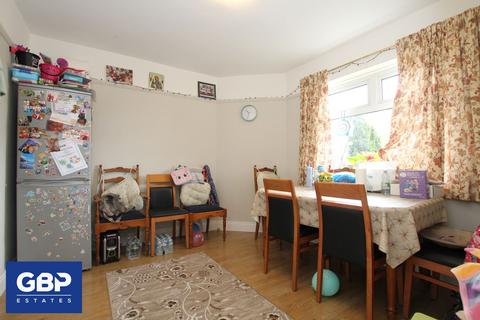 3 bedroom semi-detached house to rent, Lowshoe Lane, Romford, RM5