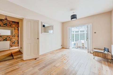 2 bedroom flat for sale, Moat Road, East Grinstead