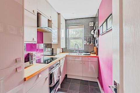 2 bedroom flat for sale, Moat Road, East Grinstead