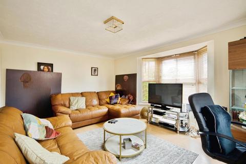 3 bedroom end of terrace house for sale, Stocker Gardens, DAGENHAM, Essex, RM9