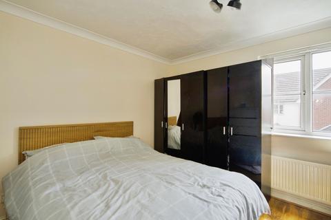 3 bedroom end of terrace house for sale, Stocker Gardens, DAGENHAM, Essex, RM9