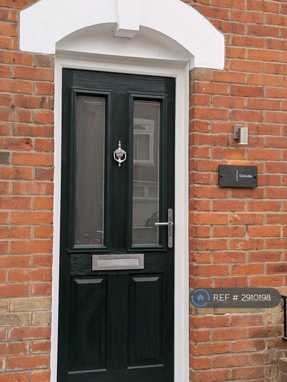 3 bedroom end of terrace house to rent
