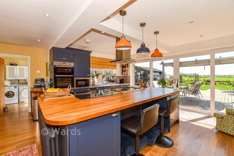 3 bedroom detached bungalow for sale, Dymchurch Road, New Romney TN28