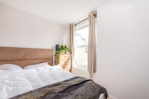 1 bedroom flat for sale, Glenmore Road, Belsize Park, London, NW3