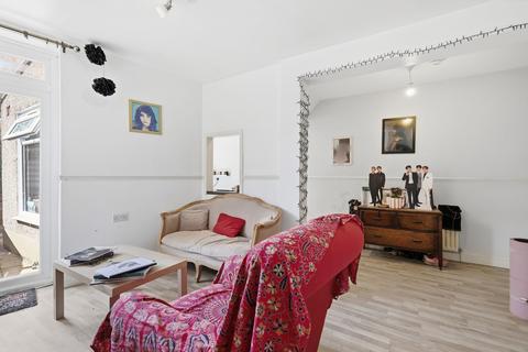 2 bedroom flat for sale, Shernhall Street, London E17