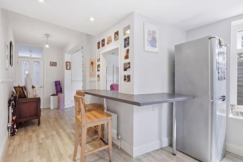 2 bedroom flat for sale, Shernhall Street, London E17
