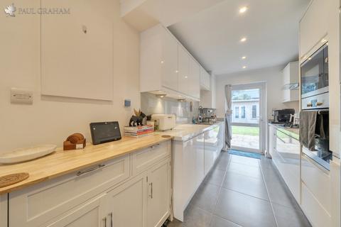 2 bedroom terraced house for sale, Thornton Road, Carshalton
