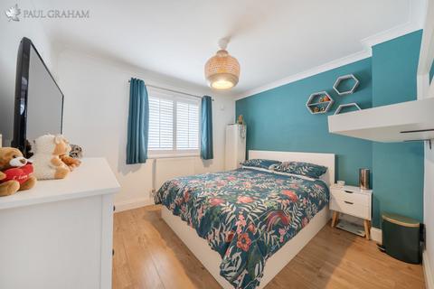 2 bedroom terraced house for sale, Thornton Road, Carshalton