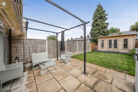 2 bedroom terraced house for sale, Thornton Road, Carshalton