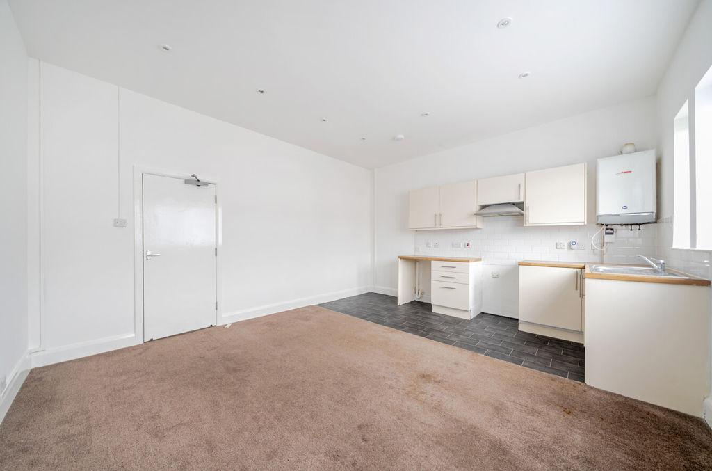 Lounge & Kitchen