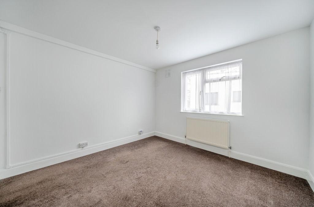 Bedroom 1 (angle 2)