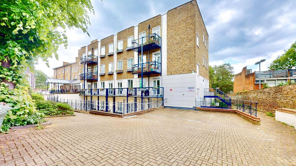 2 bedroom flat for sale