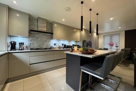 6 bedroom detached house for sale, Morgan Close, Luton