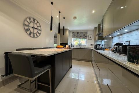 6 bedroom detached house for sale, Morgan Close, Luton