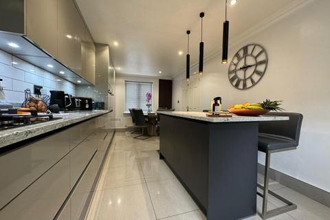 6 bedroom detached house for sale, Morgan Close, Luton