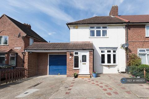 3 bedroom end of terrace house to rent, Boxoll Road, Dagenham, RM9
