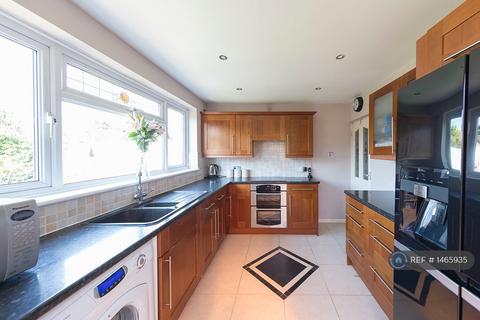 3 bedroom end of terrace house to rent, Boxoll Road, Dagenham, RM9