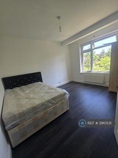 1 bedroom in a house share to rent, Hall Lane, London, E4