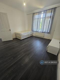 1 bedroom in a house share to rent, Hall Lane, London, E4