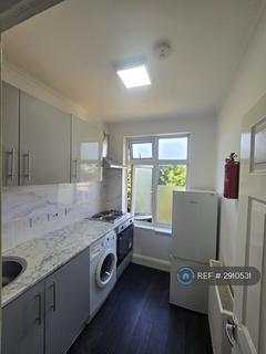 1 bedroom in a house share to rent, Hall Lane, London, E4