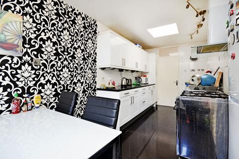 4 bedroom bungalow to rent, Mallard Close, Hackney Wick, London, E9
