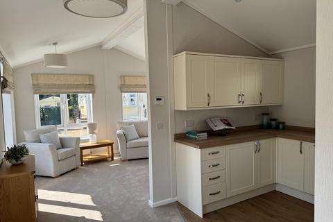 2 bedroom park home for sale, Romsey, Hampshire, SO51