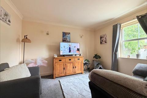 2 bedroom flat for sale, Fairby Close, Tiverton EX16