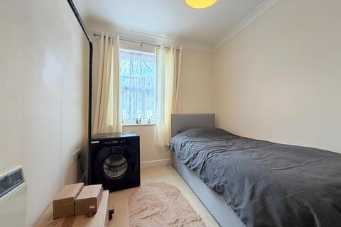 2 bedroom flat for sale, Fairby Close, Tiverton EX16