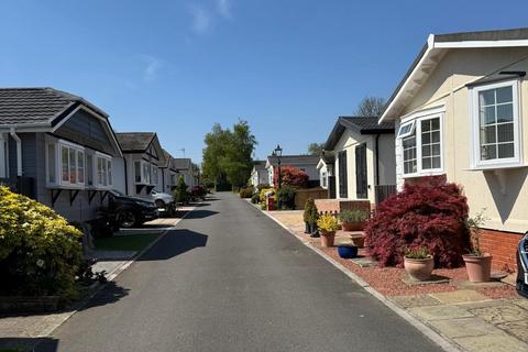 2 bedroom park home for sale, Romsey, Hampshire, SO51