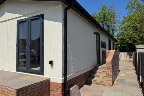 2 bedroom park home for sale, Romsey, Hampshire, SO51