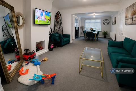 3 bedroom terraced house to rent, Sheppey Road, Dagenham, RM9