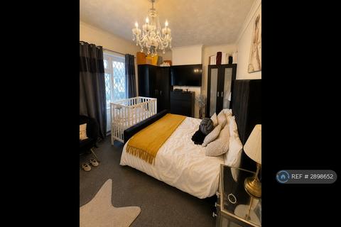 3 bedroom terraced house to rent, Sheppey Road, Dagenham, RM9