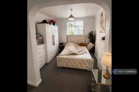 3 bedroom terraced house to rent, Sheppey Road, Dagenham, RM9