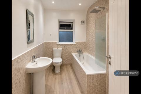 3 bedroom terraced house to rent, Sheppey Road, Dagenham, RM9