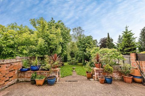 5 bedroom detached bungalow for sale, Sussex Place, SLOUGH