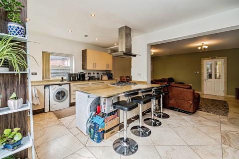 5 bedroom detached bungalow for sale, Sussex Place, SLOUGH
