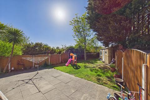 3 bedroom semi-detached house for sale, Broadway, West Yorkshire LS15