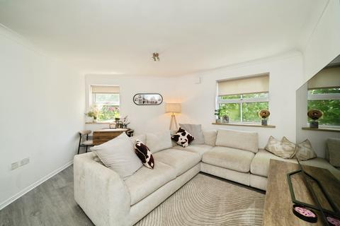 2 bedroom flat for sale, Staines Road West, Sunbury-on-Thames, TW16