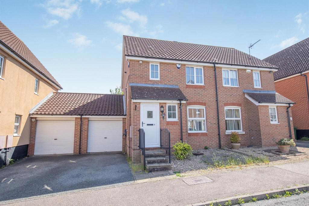3 bedroom semi-detached house for sale