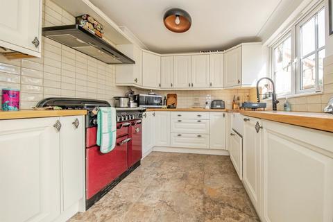 3 bedroom semi-detached house for sale, Oak Eggar Chase, Pinewood, Ipswich