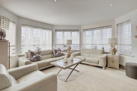 1 bedroom apartment for sale, High Road, Benfleet SS7