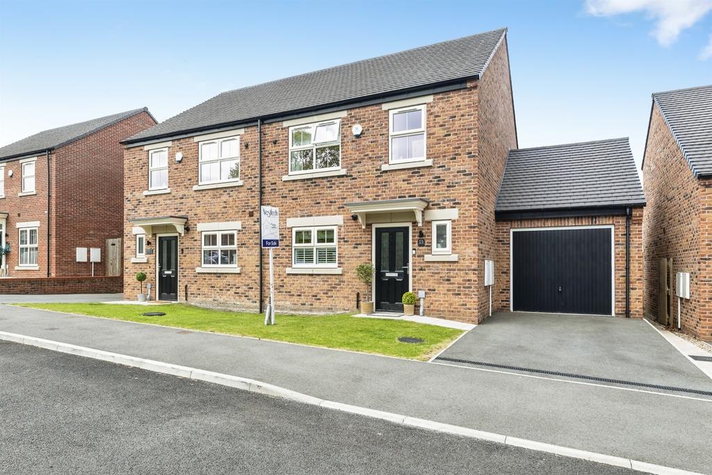3 bedroom semi-detached house for sale
