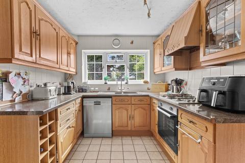 5 bedroom detached house for sale, Oakley Road, Chinnor OX39