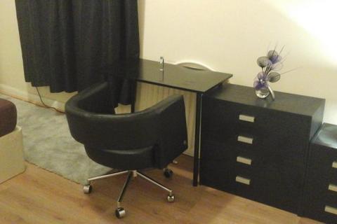 4 bedroom house share to rent, southfield