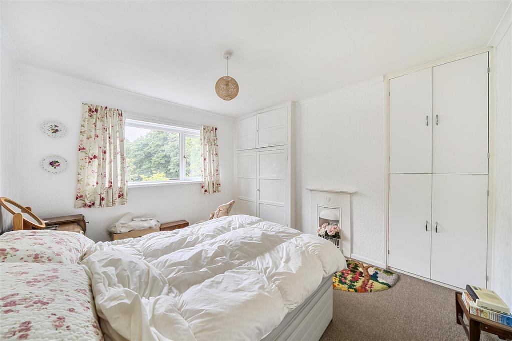 Bedroom, fireplace