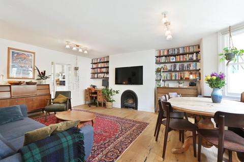 2 bedroom flat for sale, Eastlake Road, London, SE5