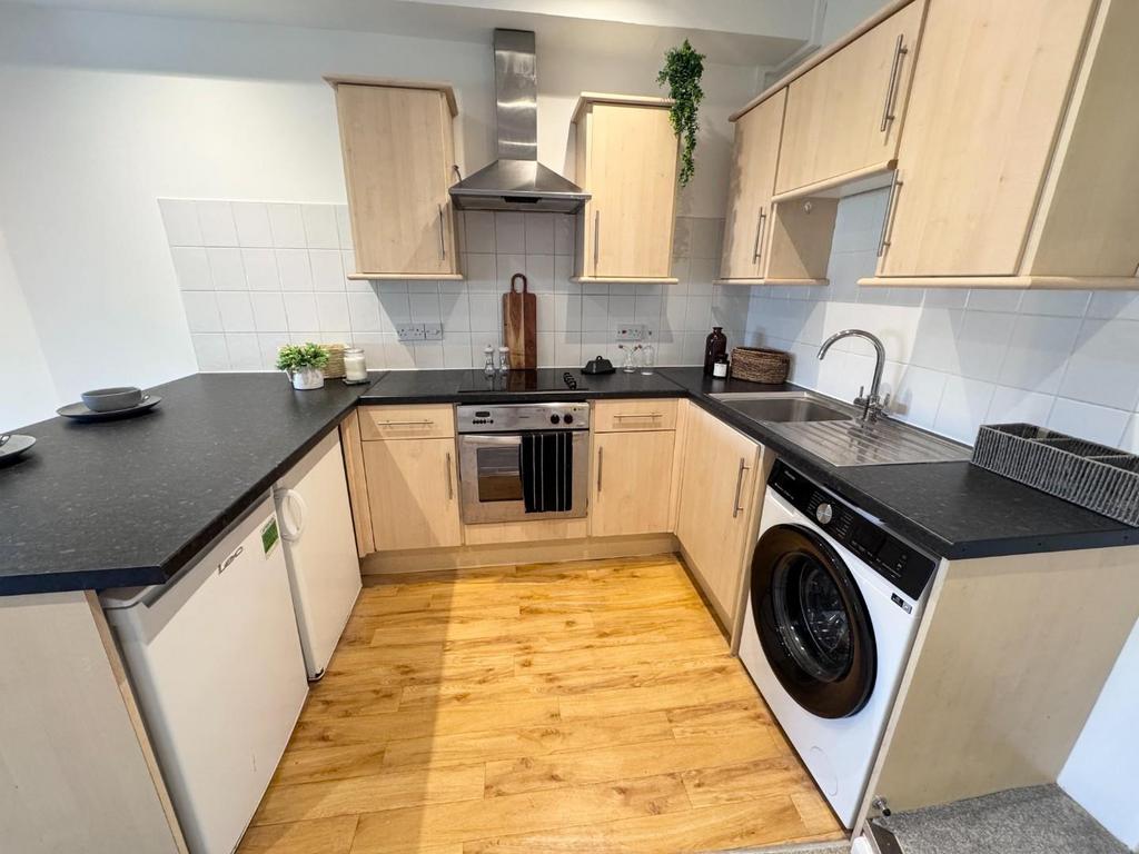 Apartment in New Malden - View 3